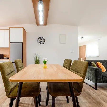 Ante Apartment *